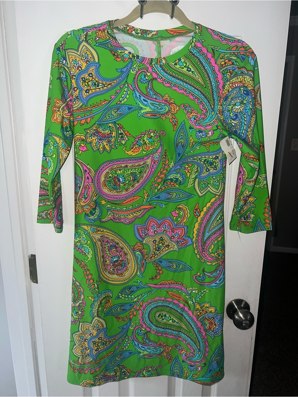 Women’s Paisley Shift Dress in Vibrant Green. Southwind.dress or coverup!
